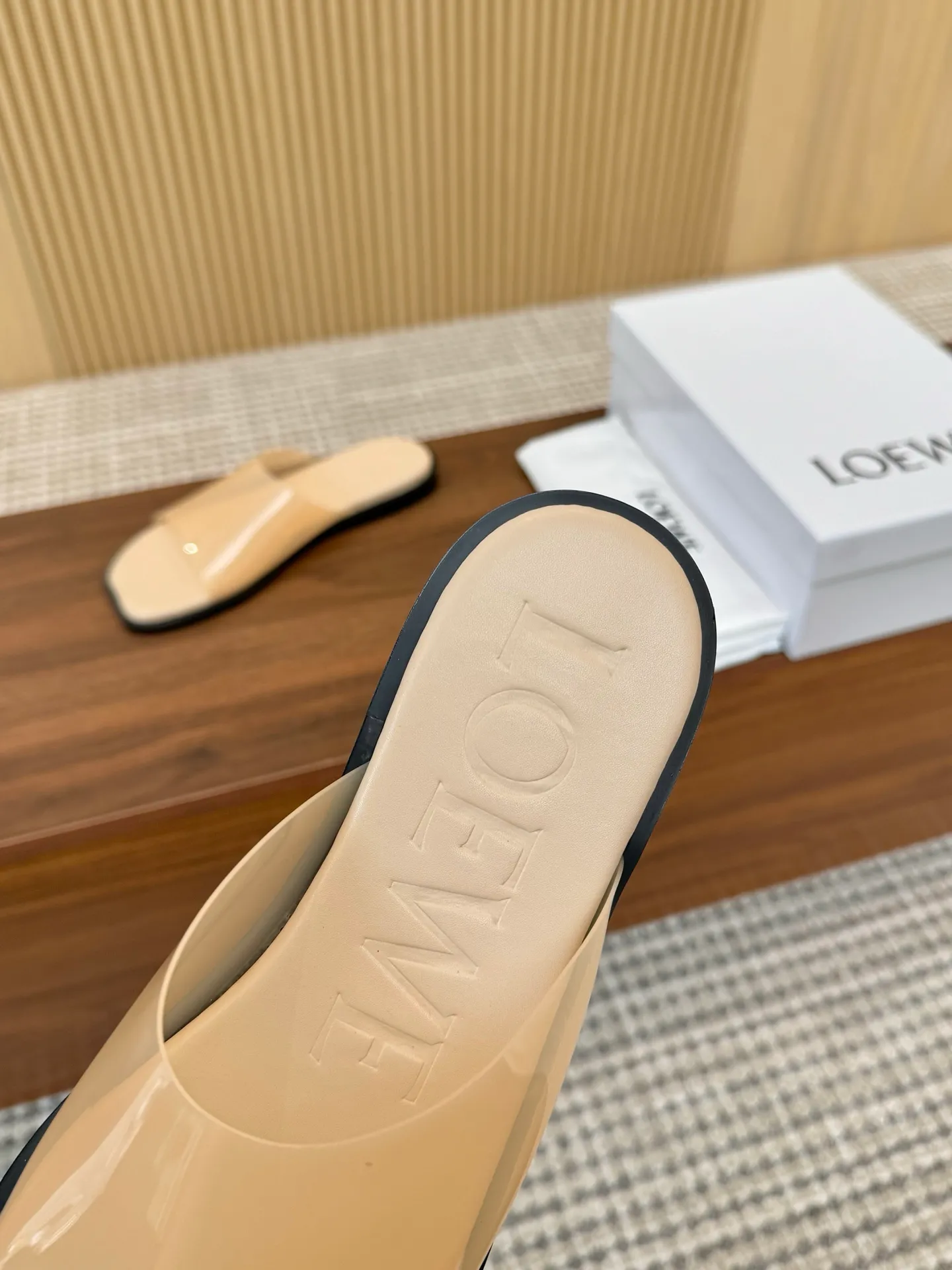 👟👟Ex-factory price 340👟👟 LOEWE 25th season latest style, 4 colors optional, leather sole plus 40